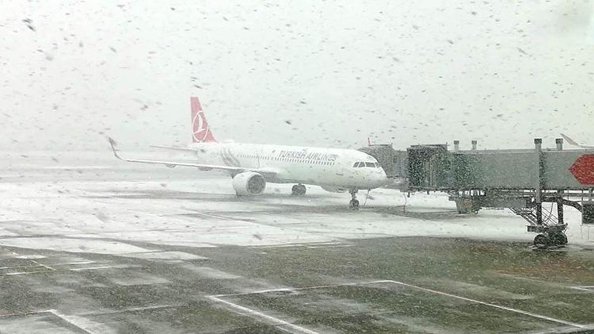 İstanbul Havalimanı'nda kar
