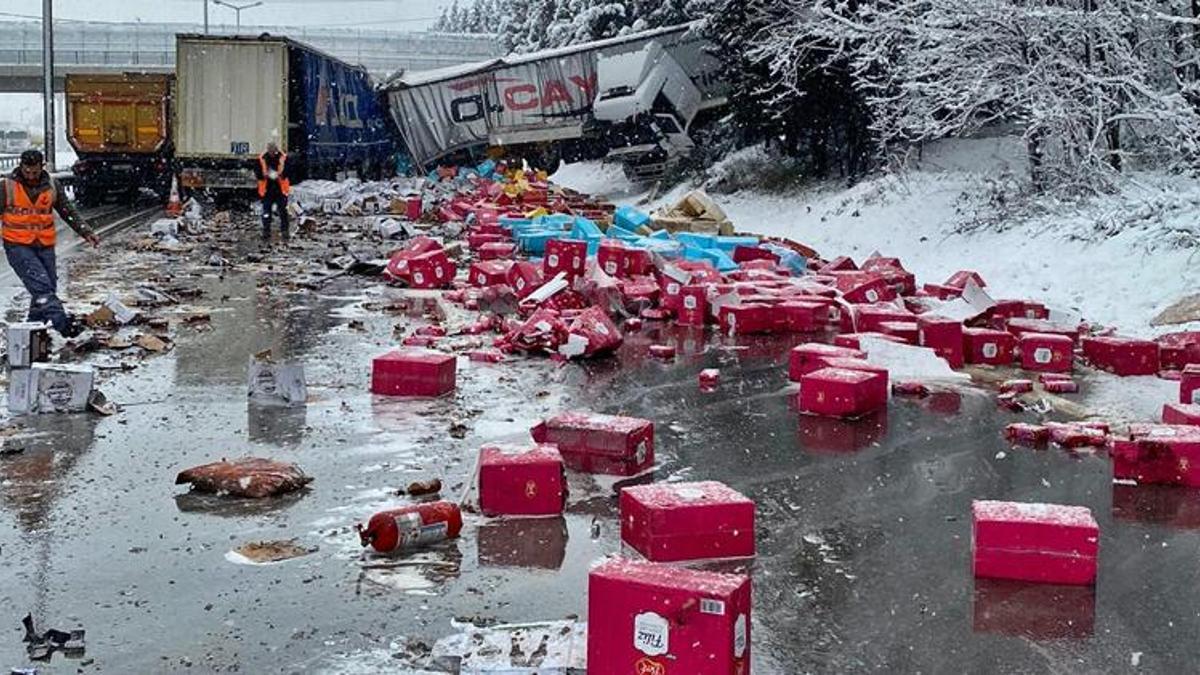 Sakarya'da TIR, öndeki TIR'a çarptı: 1 ölü