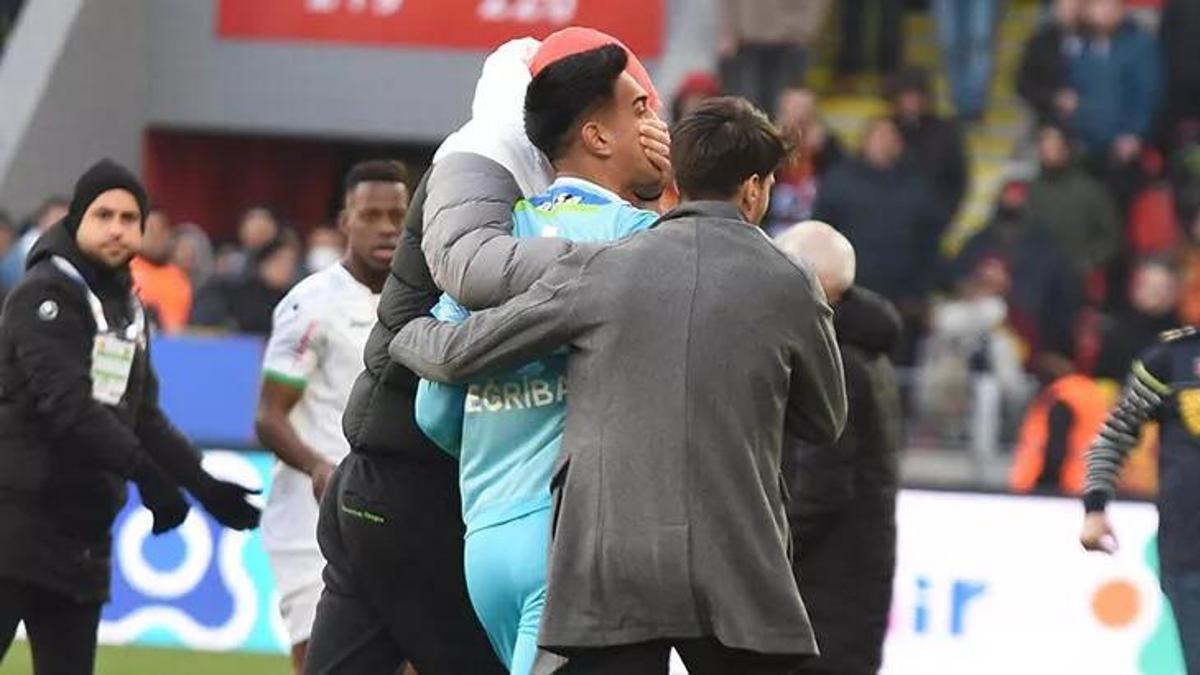 Göztepe - Alanyaspor maçı sonrası İrfan Can Eğribayat ile taraftarlar arasından gerginlik