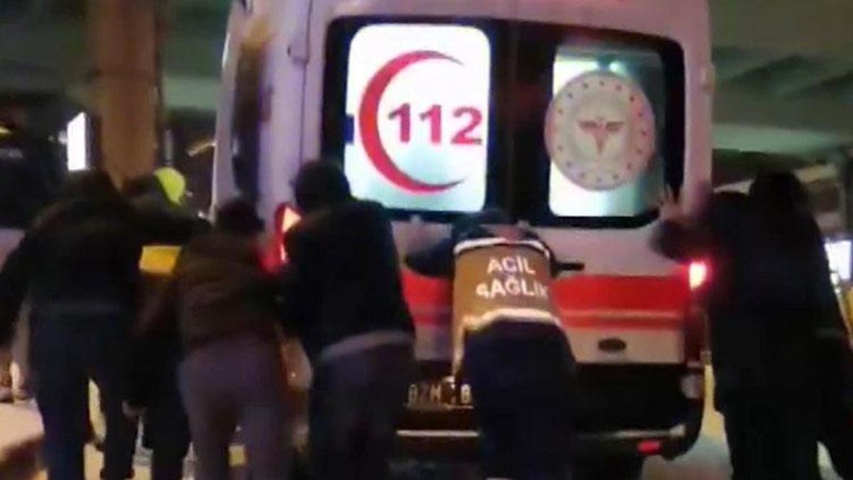 İstanbul'da buzlu yollarda sürücülerin çilesi kameralara yansıdı