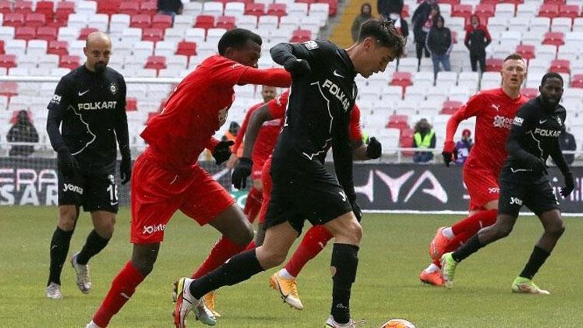 Sivasspor geriden geldi Altay'ı ateş hattında bıraktı