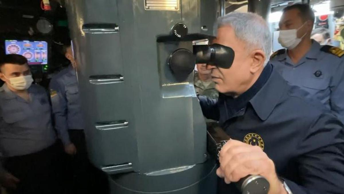Bakan Akar, milli torpido Akya ile ilk atışı yaptı! Tam isabet...
