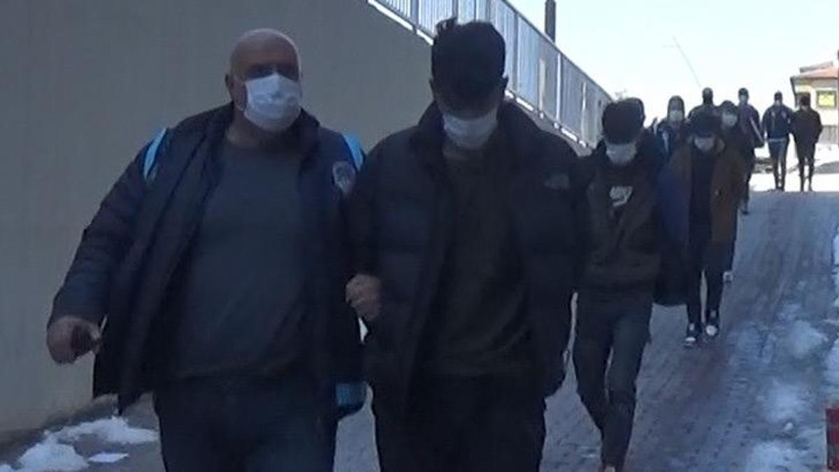 Kayseri'de bıçaklı gasp şüphelisi 6 Afgan yakalandı!