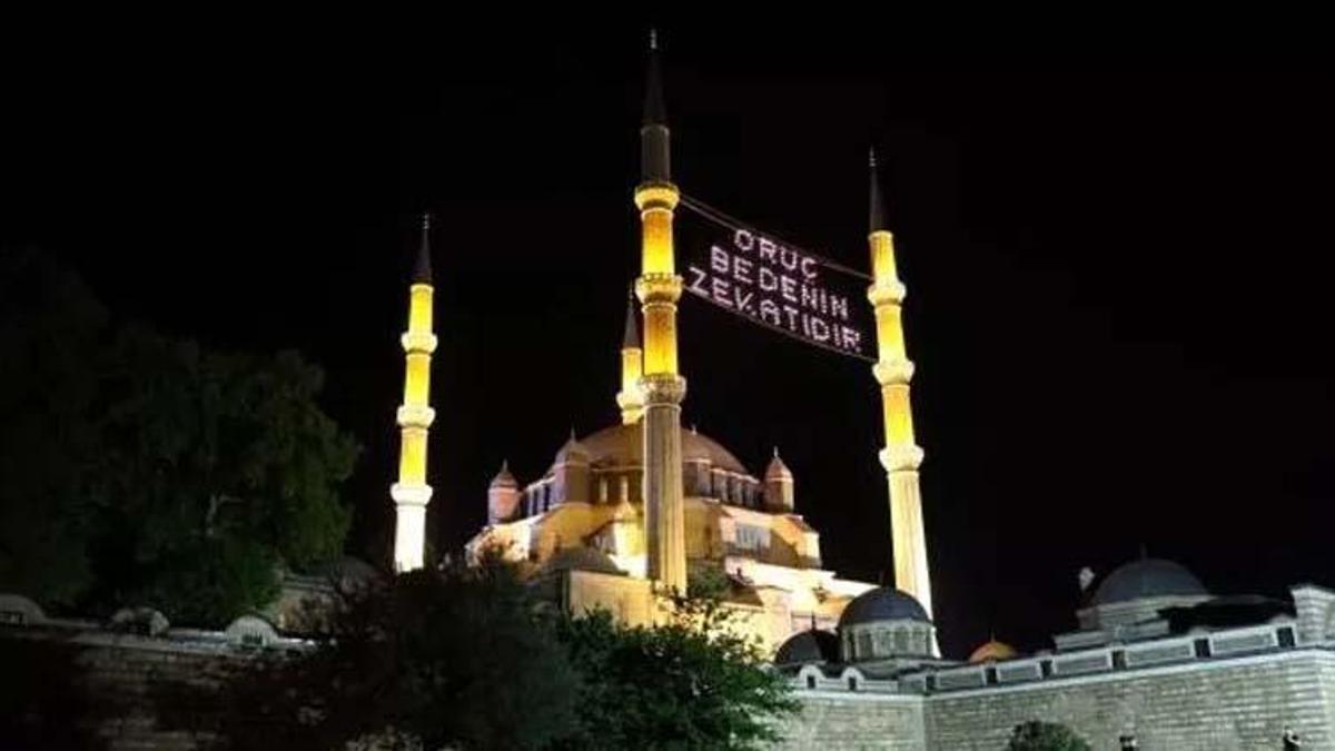 Orucun ilk günü ne zaman, hangi gün? Orucun ilk günü ezan kaçta okunacak, iftar saat 2022?