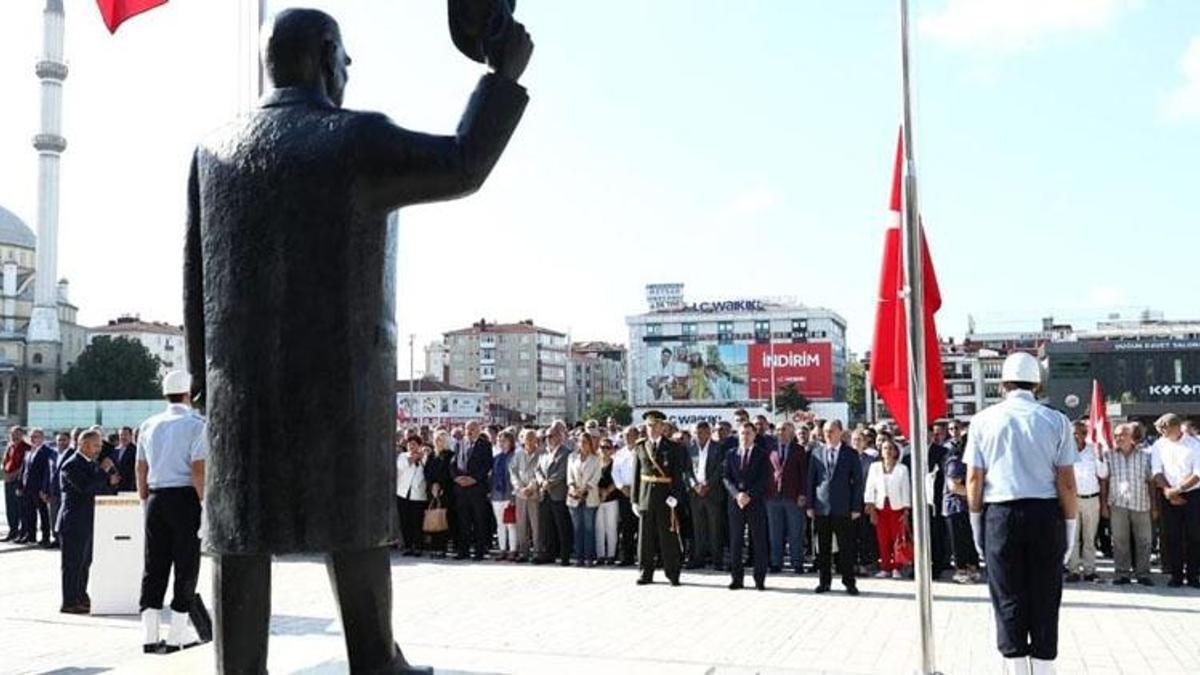 Bağcılar Meydanı'ndaki Atatürk Anıtı'nda 'benzerlik' tartışması