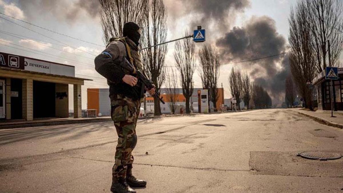 Rusya, Kiev’de akaryakıt deposunu bombaladı