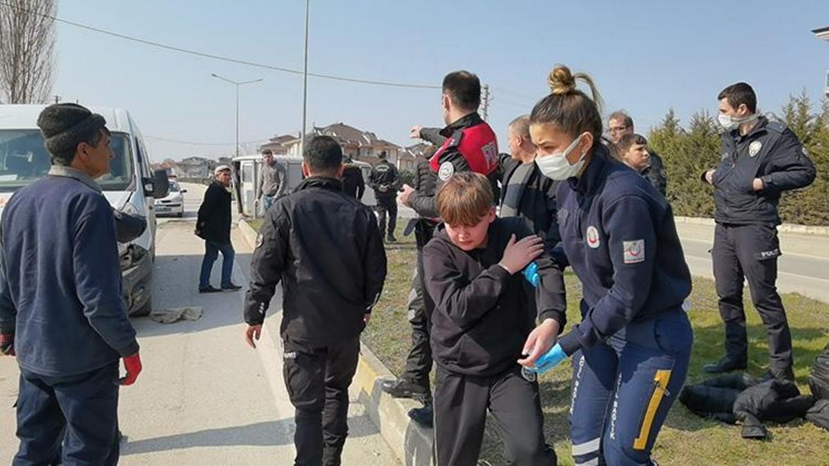 Bursa'da öğrenci servisi ile minibüs çarpıştı: 4 yaralı