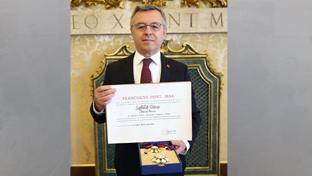 Büyükelçi Göktaş'a, 'Vatikan Devlet Nişanı' verildi