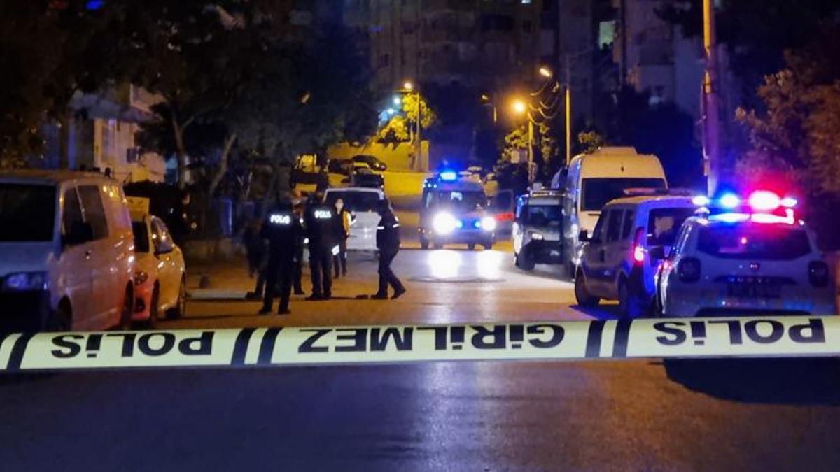 4 kişinin yaralandığı silahlı çatışma 22 bin liralık alacak için çıkmış