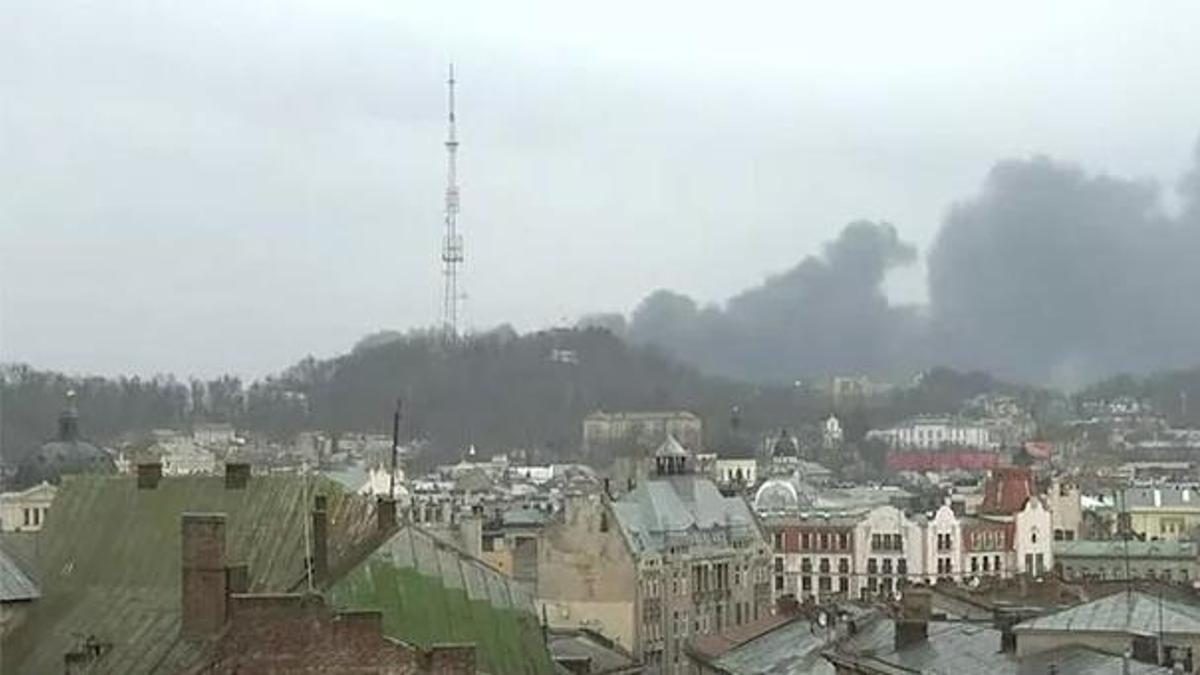 Ukrayna'nın Lviv kentinde peş peşe patlamalar