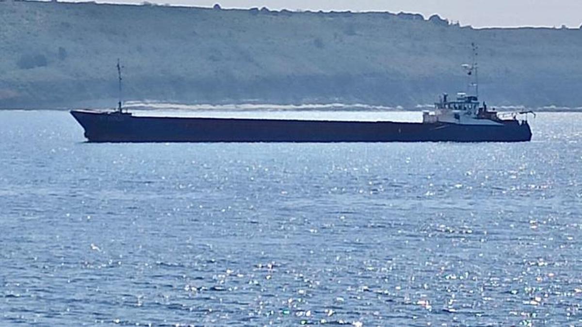 Demir yüklü gemi, Çanakkale Boğazı'nda karaya oturdu