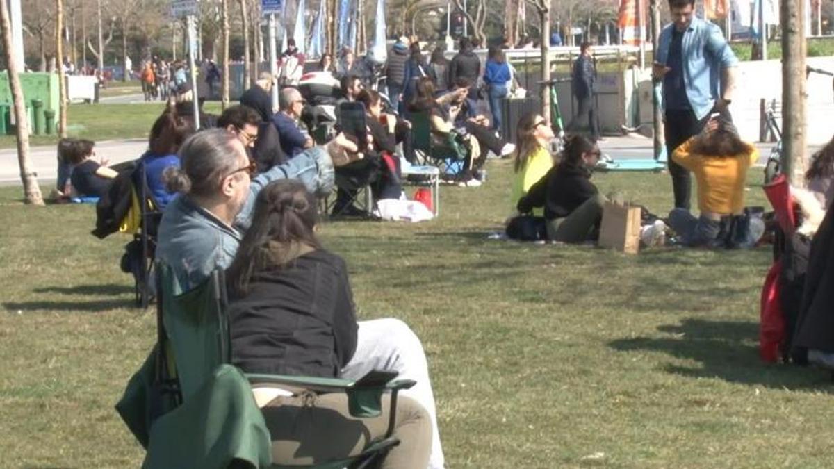 Caddebostan sahili hafta sonunda doldu taştı