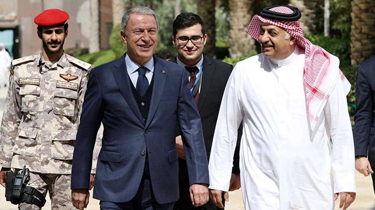 Bakan Akar, Katarlı mevkidaşı Muhammed al-Attiyah ile görüştü