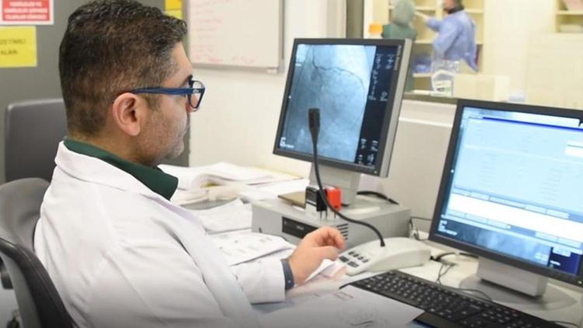 Kırık kalp sendromu en çok kadınları etkiliyor