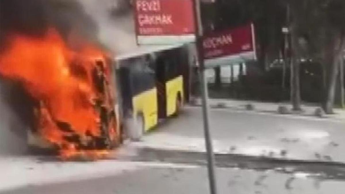 Bağcılar'da İETT otobüsü alev alev yandı!