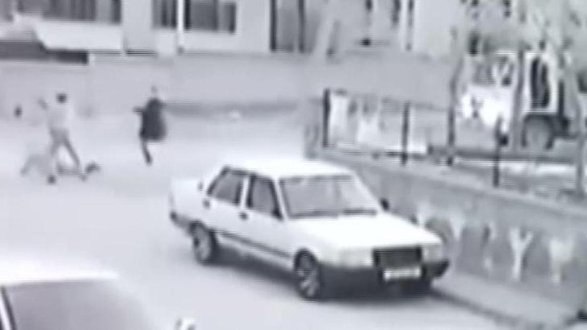 Borç ödeme bahanesiyle çağırdı, eşinin gözleri önünde katletti! Her şey anbean kamerada