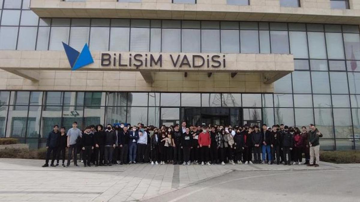 Geleceğin yazılımcıları Bilişim Vadisi’ni gezdi