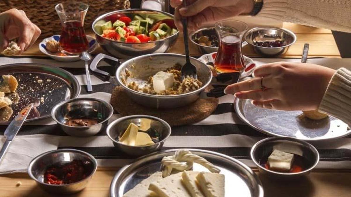 Sahura bu gece mi kalkıyoruz? İlk sahur bugün mü, ne zaman? İşte 2022 sahur vakti ve saatleri!
