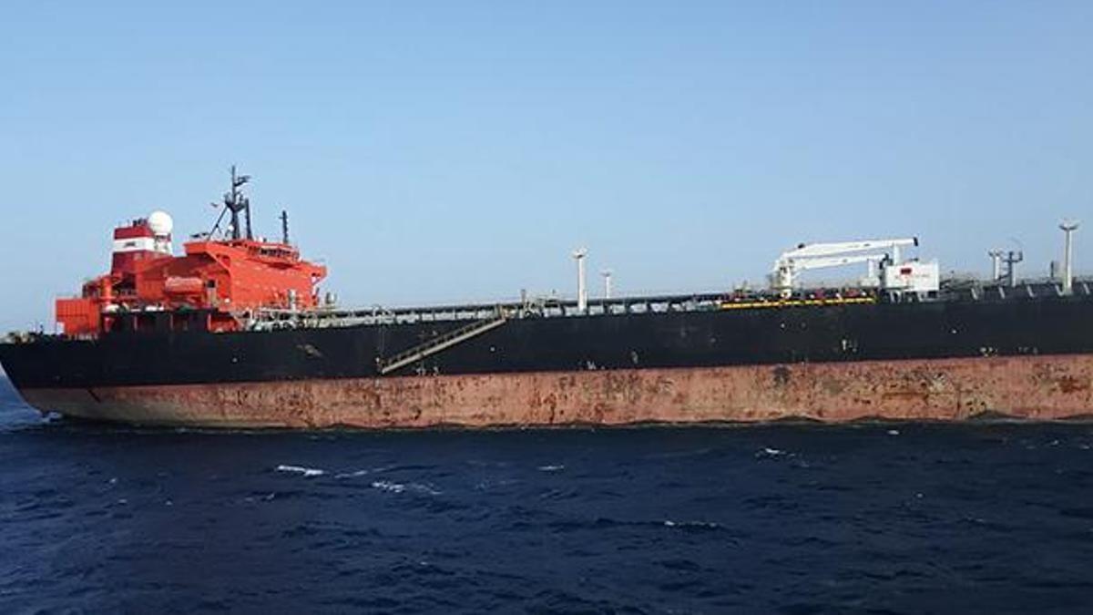 Çanakkale Boğazı'nda petrol yüklü gemi makina arızası yaptı