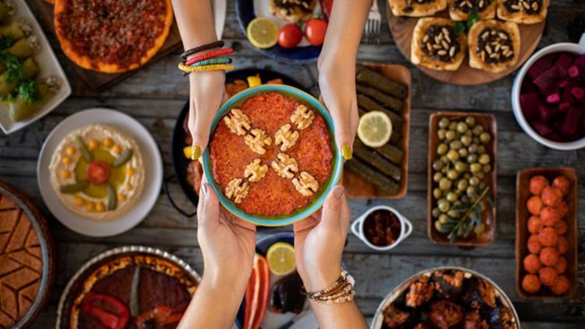 Arda Türkmen'den ilk iftar menüsü! ‘İftara ne yapsam?’ diyenlere lezzetli iftar menüsü!