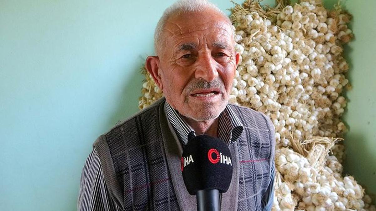 Zabıtanın tartısını aldığı seyyar satıcı: Görevini yapan memur da emir kulu