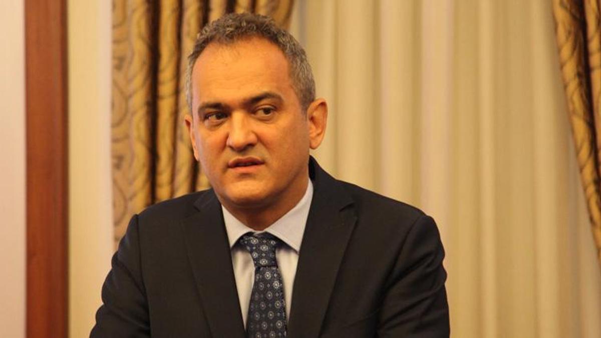 Bakan Özer: Özel çocuklarımız ve ailelerinin her zaman yanında olmaya devam edeceğiz