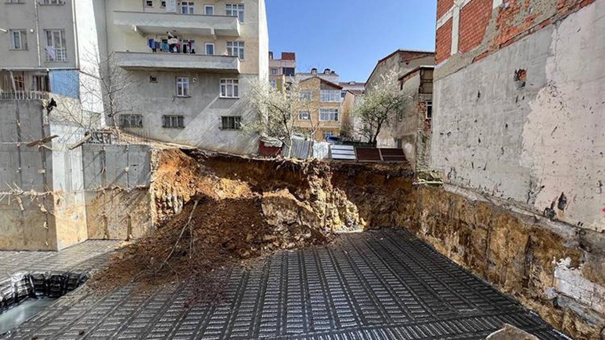 Arnavutköy'de toprak kayması! Bina boşaltıldı