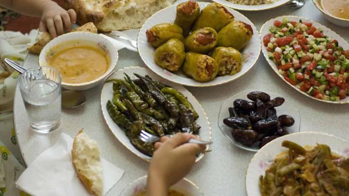 Oruç tutarken kilo vermek mümkün mü? Diyet yapanlar oruçta nasıl beslenmeli?