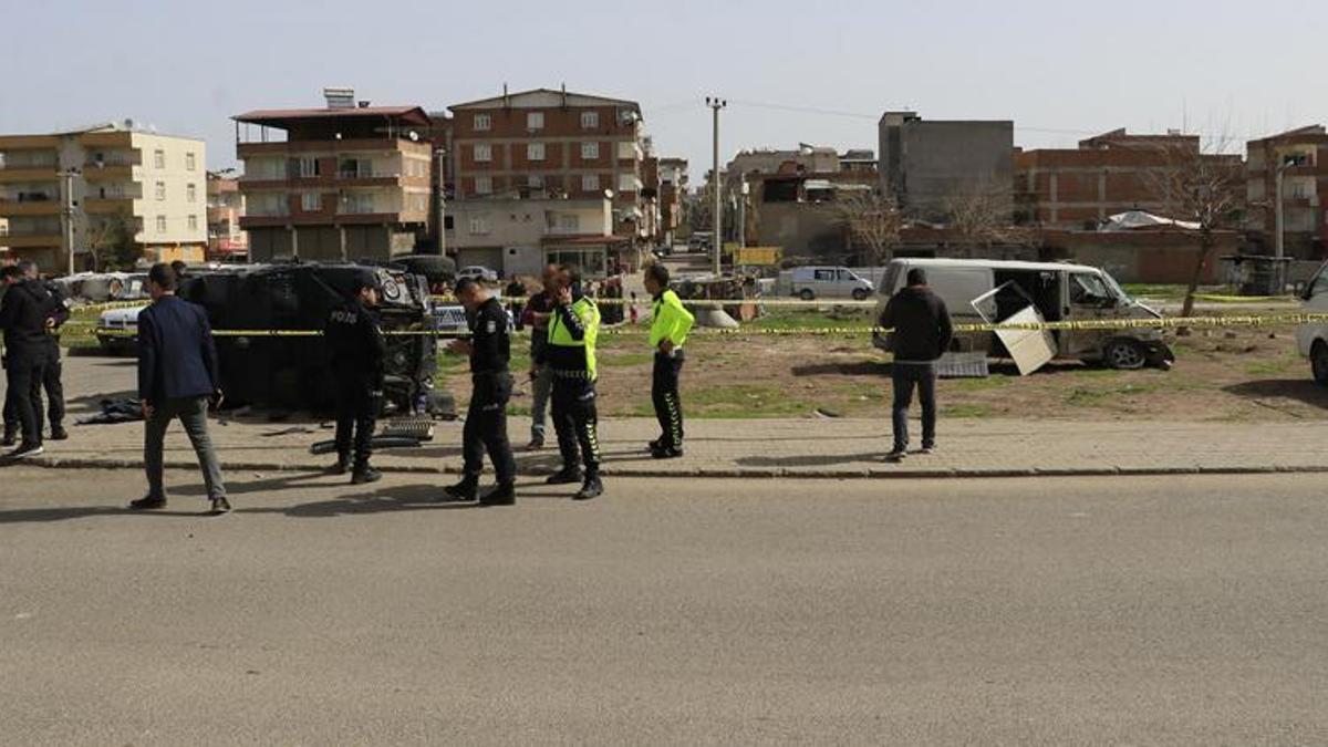 Diyarbakır'da zırhlı araç ile hafif ticari araç çarpıştı: 1'i polis 3 yaralı