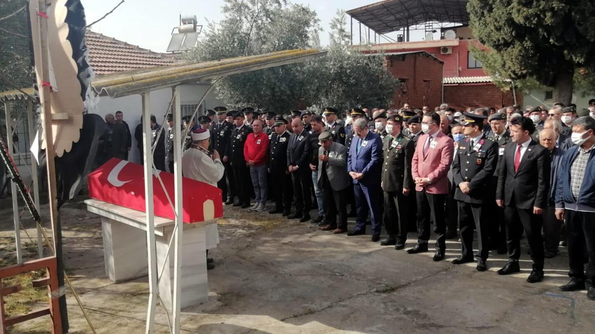 Kalp krizinden ölen astsubay Manisa'da son yolculuğuna uğurlandı