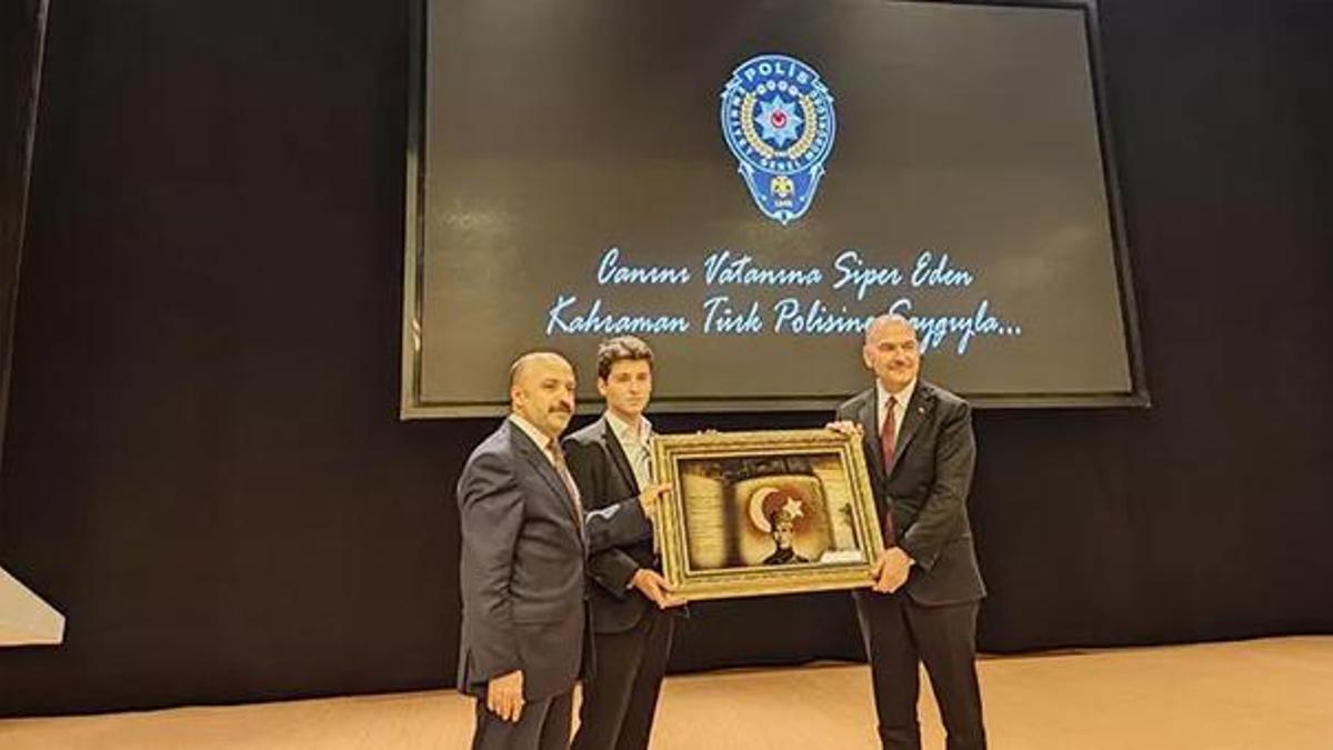 Bakan Soylu, Emniyet mensuplarıyla 'Polis Cemil Efendi' belgeselini izledi
