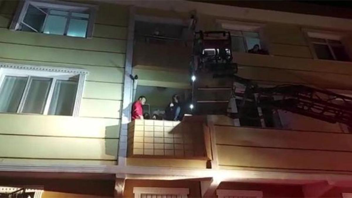 Tuzla'da binada yangın! 5 kişi hastaneye kaldırıldı