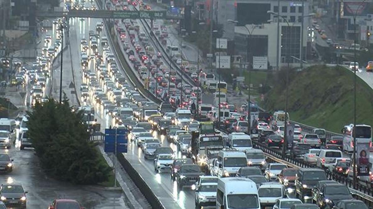 İstanbul'da trafik yoğunluğu yüzde 80'e ulaştı