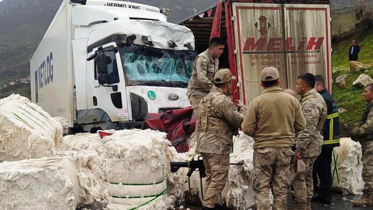Bitliste 2 TIR çarpıştı: 1 yaralı