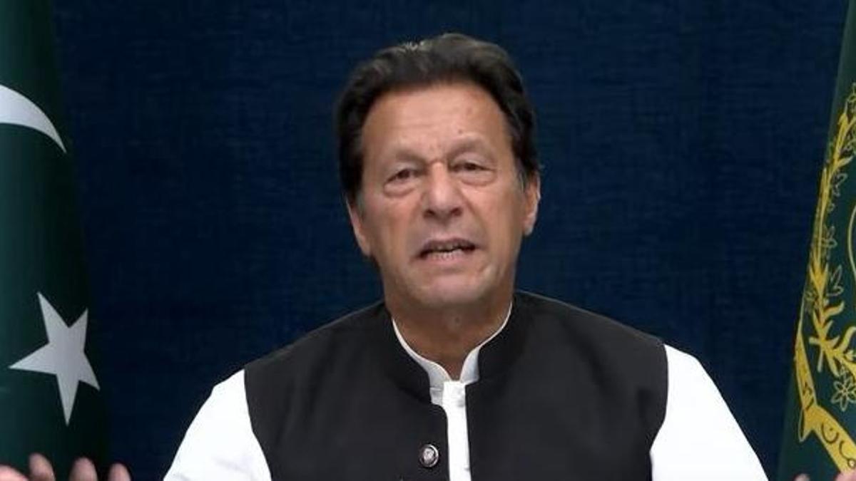 Pakistan'da Imran Khan görevden alındı