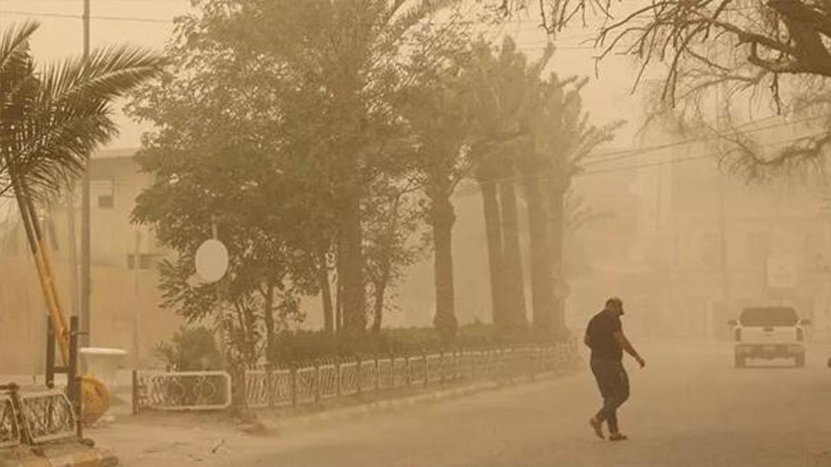 O ülkede kum kabusu! 700 kişi hastanelik oldu: Hava durumu açıklamak yasaklandı