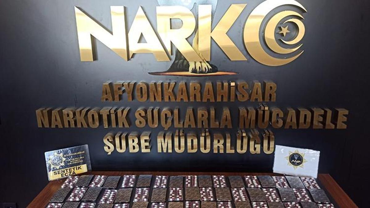Polis durdurduğu araçta 800 adet uyuşturucu hap ele geçirdi