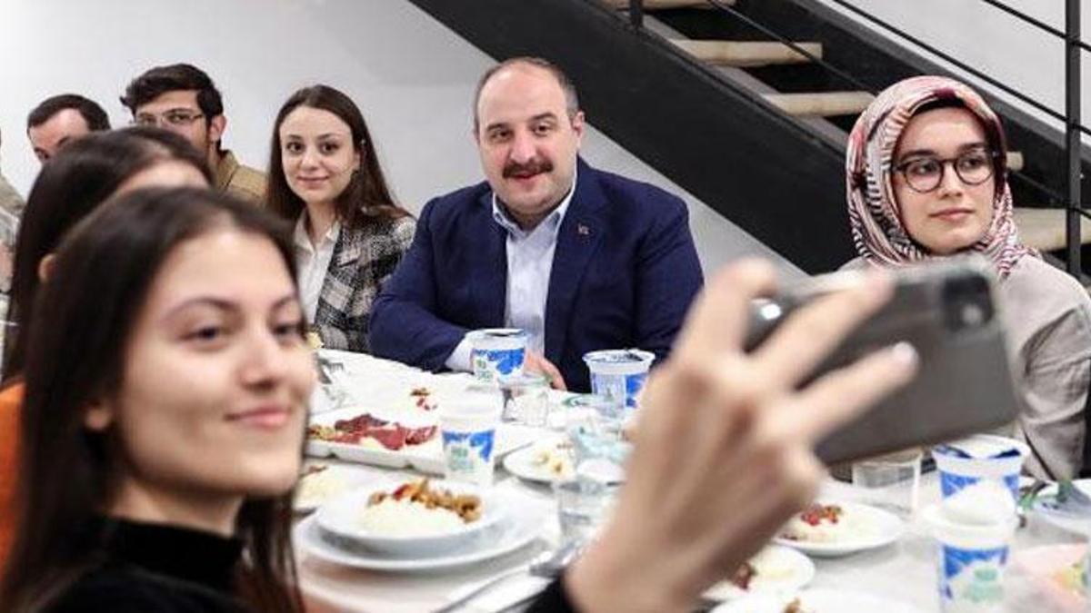 Bakan Varank, Çamlıca'da gençlerle buluştu