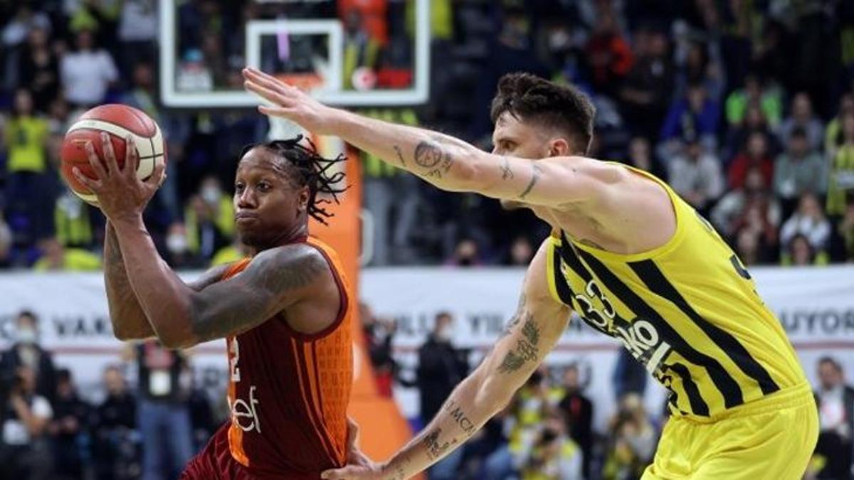 Dün akşamki derbiden sonra bir gönderme de Galatasaray'dan
