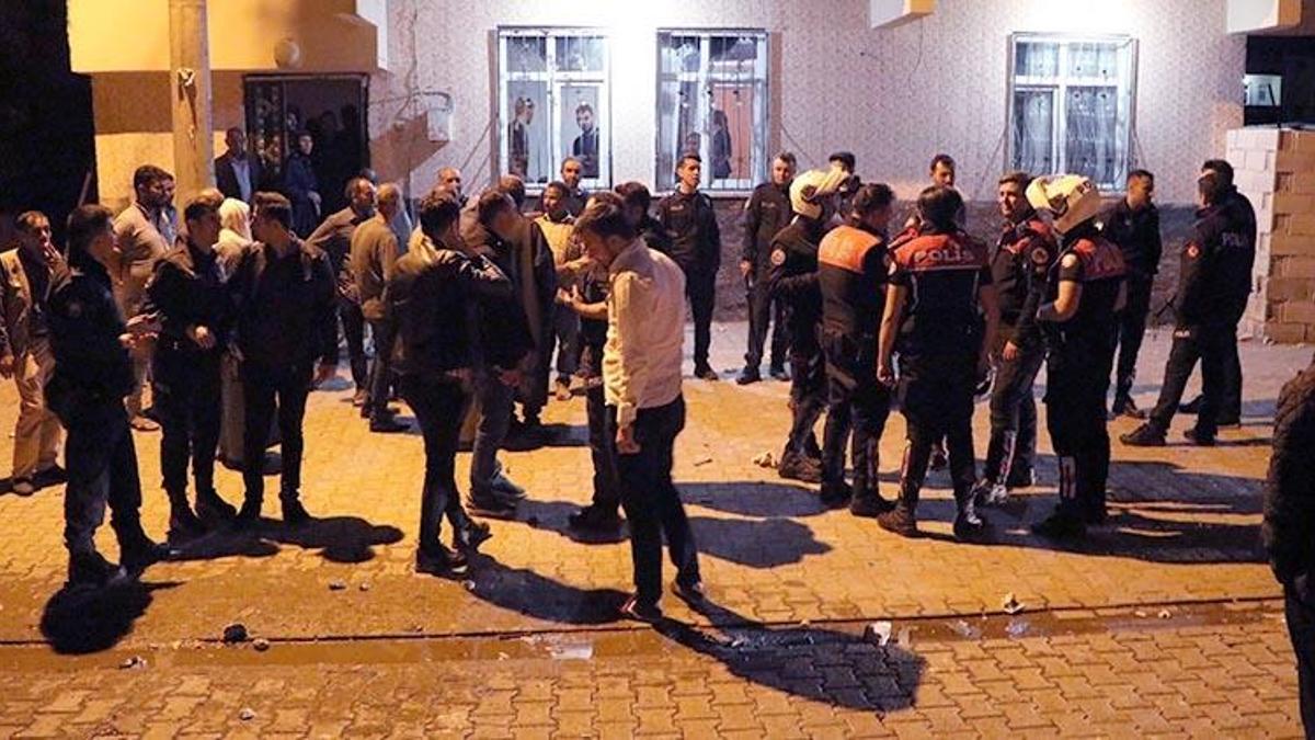 Çocuklar tartıştı, aileler birbirine girdi! Tüfekli, bıçaklı, taşlı ve sopalı kavga! 14 kişi...