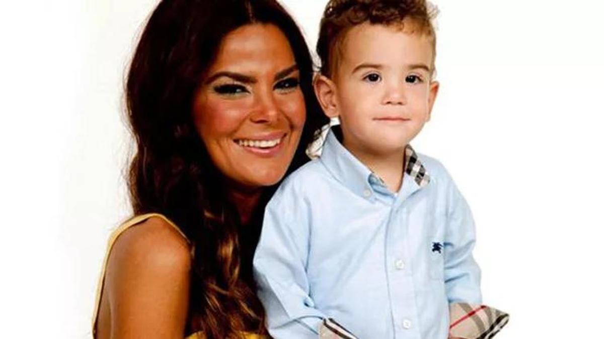 Özlem Yıldız oğlunu paylaştı! 'Ay boya bak delireceğim'