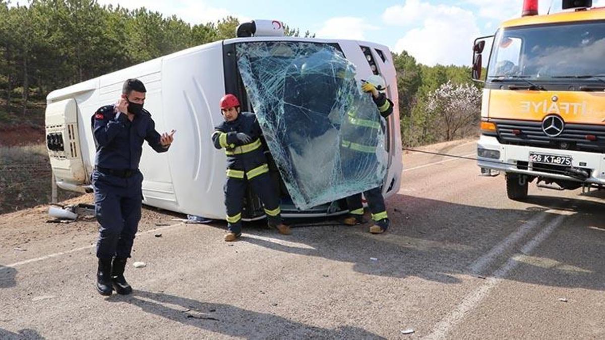 Eskişehir'de cezaevi nakil aracı devrildi: 6 yaralı
