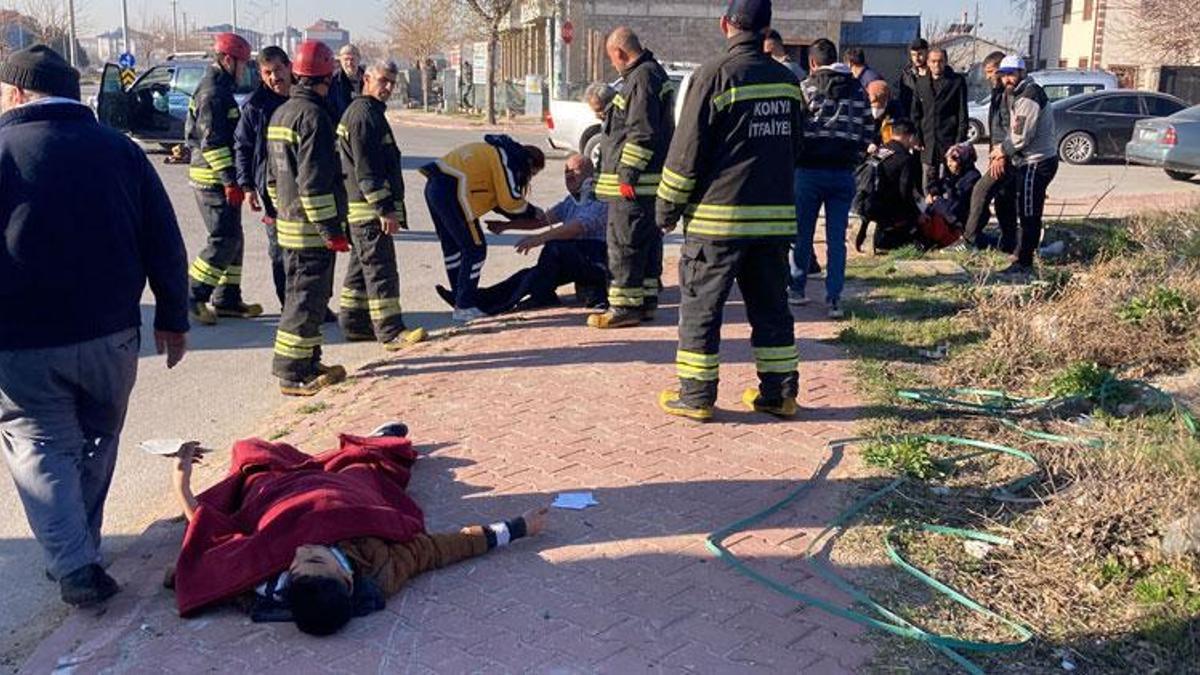 Kamyonet, işçi servis minibüsüyle çarpıştı: 7 yaralı