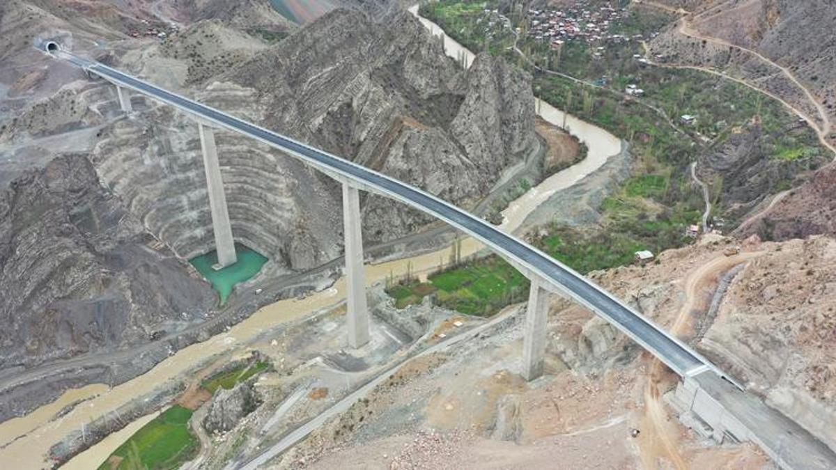 Yusufeli Barajı'nın 39 tünelli yolları tamamlandı