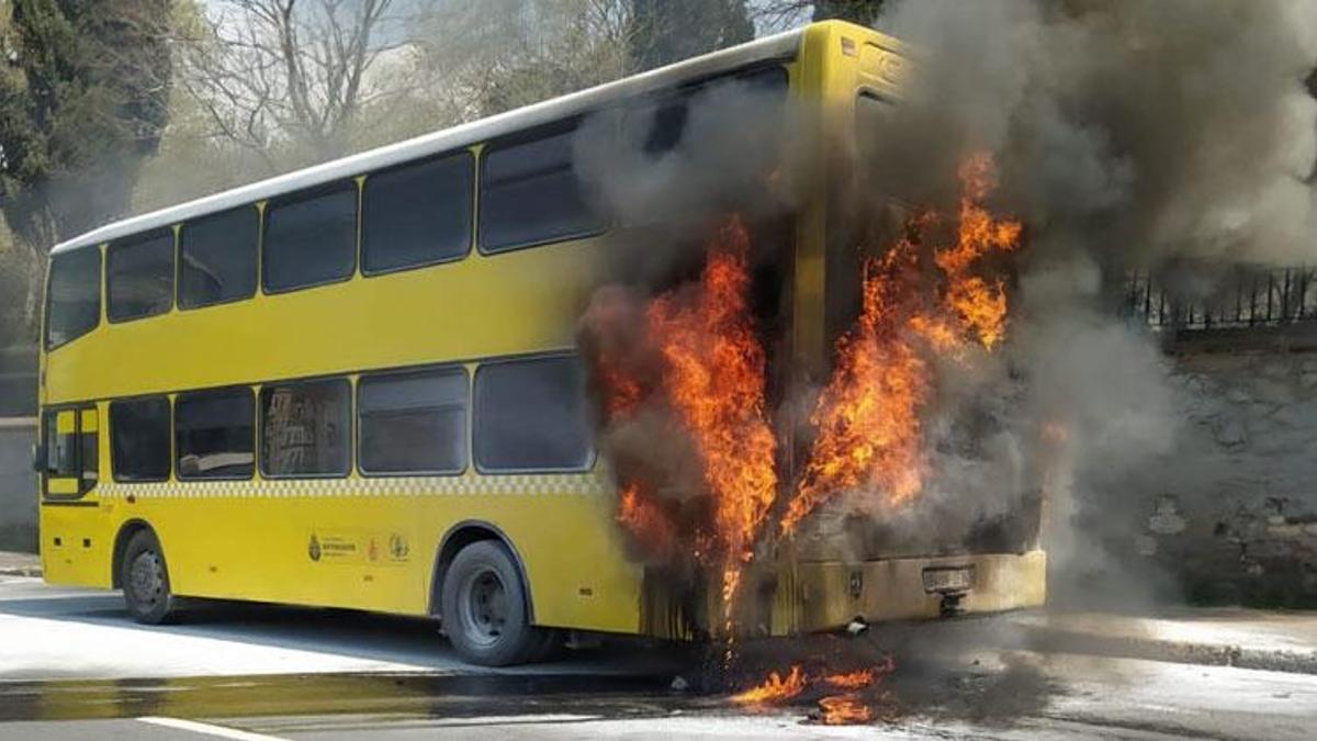 Çift katlı İETT otobüsünde yangın