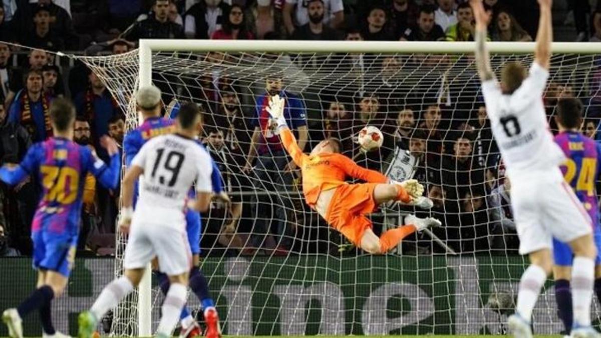 Galatasaray elinden kaçırdı Eintracht Frankfurt Barcelona'ya acımadı