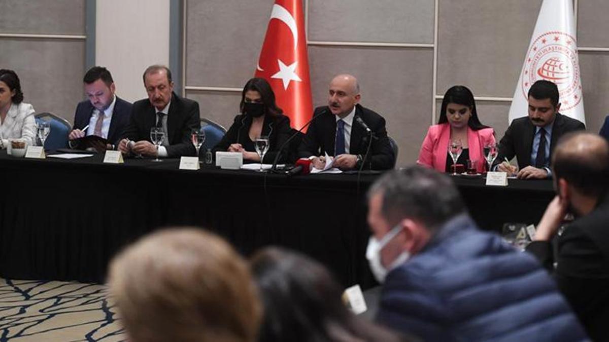 Bakan Karaismailoğlu: Sürekli teyakkuz halindeyiz, gemileri oradan almamız gerekiyor