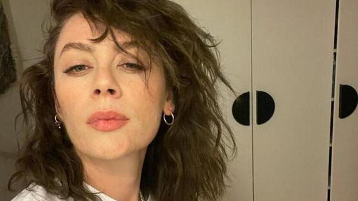 Demet Evgar'dan ayna pozu!