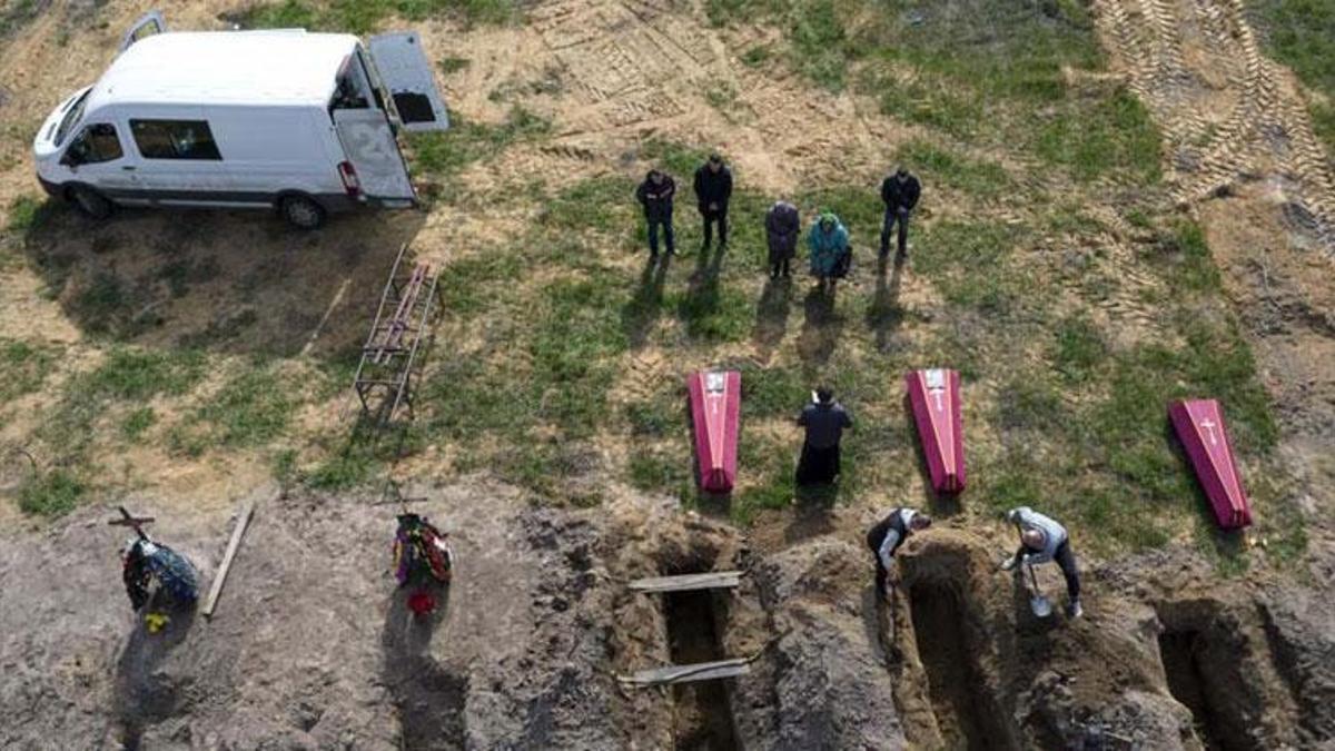 Bucha'da ölen siviller için cenaze töreni düzenlendi
