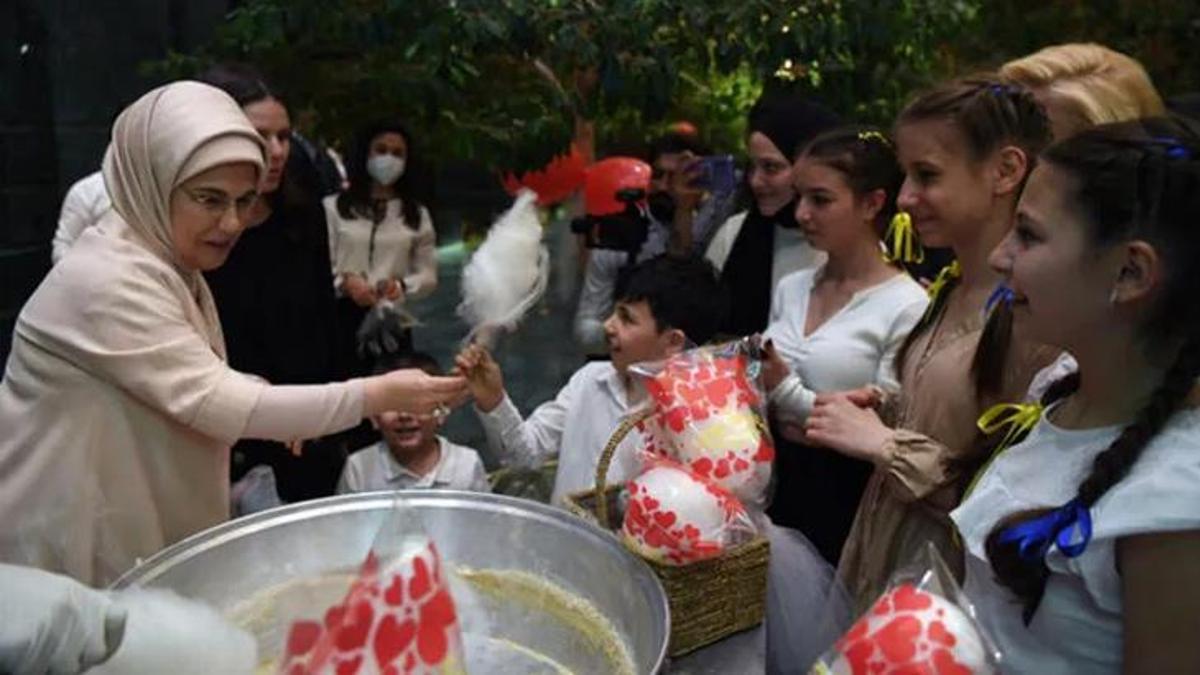 Emine Erdoğan Ukraynalı savaş mağduru çocukları misafir etti! Dünyaya diplomasi ve diyalog çağrısı